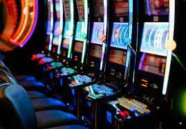 Giao diện sảnh game Pin Up với slot online và live casino trên điện thoại